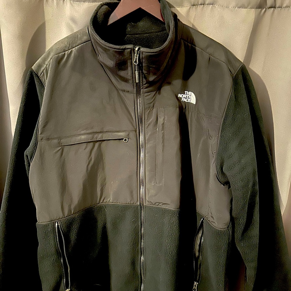 Men’s North Face fleece jacket